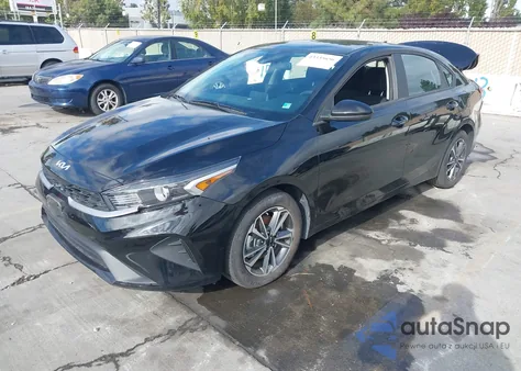 2022 Kia Forte Lxs z USA, uszkodzony, nr VIN 3KPF24AD2NE482580